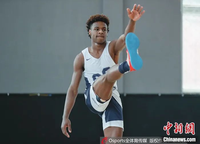 詹姆斯大儿子布朗尼心脏骤停后出院 现在家中休