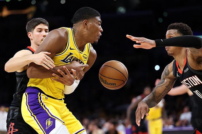 八村塁攻防全能爆发助湖人首战告捷