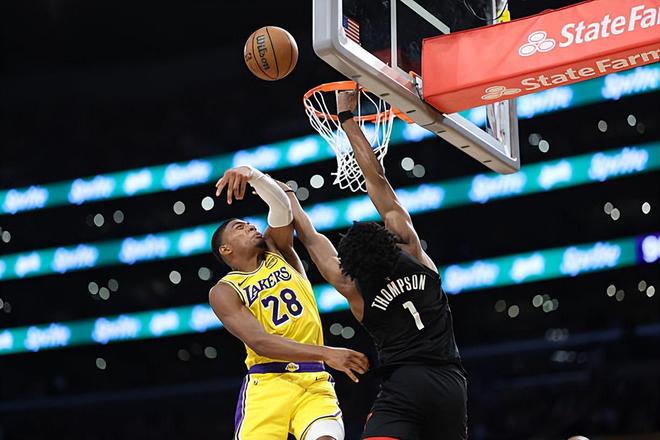 八村塁攻防全能爆发助湖人首战告捷