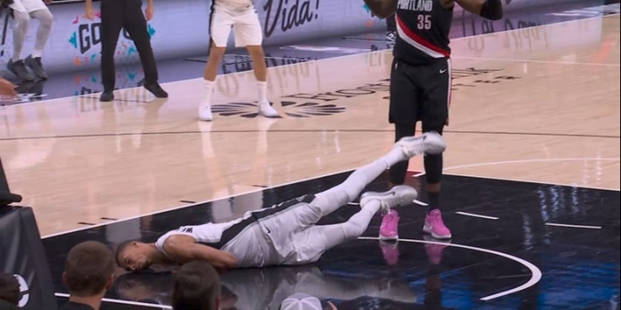 文班亚马重摔致脑震荡 马刺主场遭逆转系列赛陷